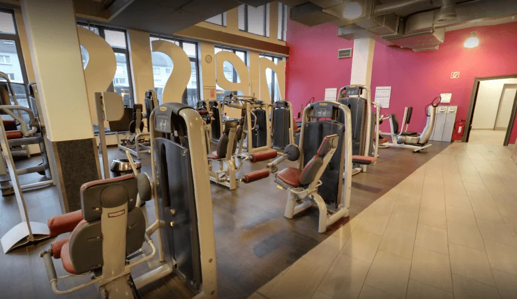 Trainingsbereich · Fitness First Düsseldorf Derendorf Lighthouse