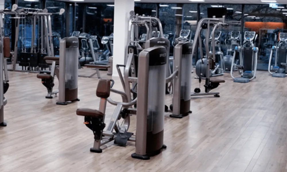 Trainingsbereich · Gesundheits-Studio sports und friends Fitnessstudio