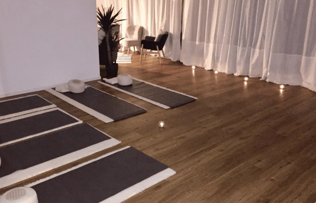 Trainingsbereich · Feel YOGA Studio