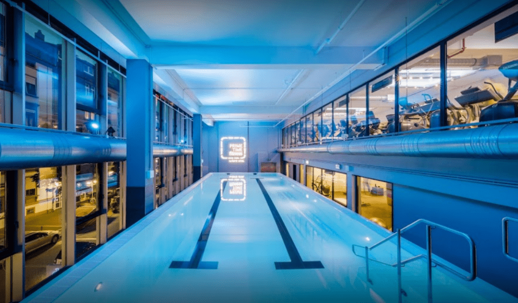 Schwimmbad | Quelle: PRIME TIME Fitness Frankfurt (Berger Straße)