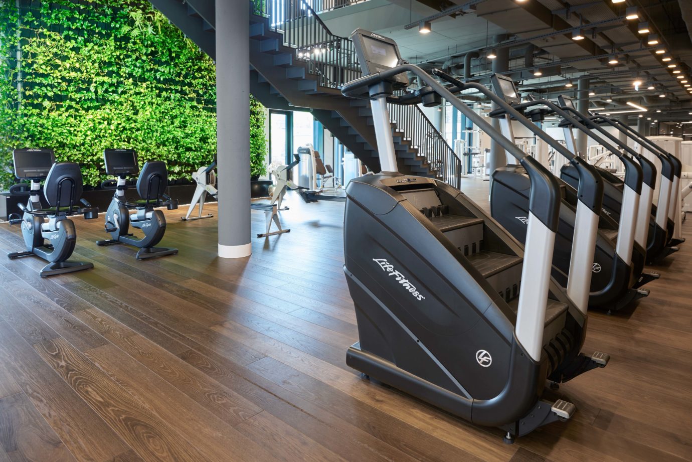 ELEMENTS Henninger Turm GYMSIDER ELEMENTS Henninger Turm GYMSIDER